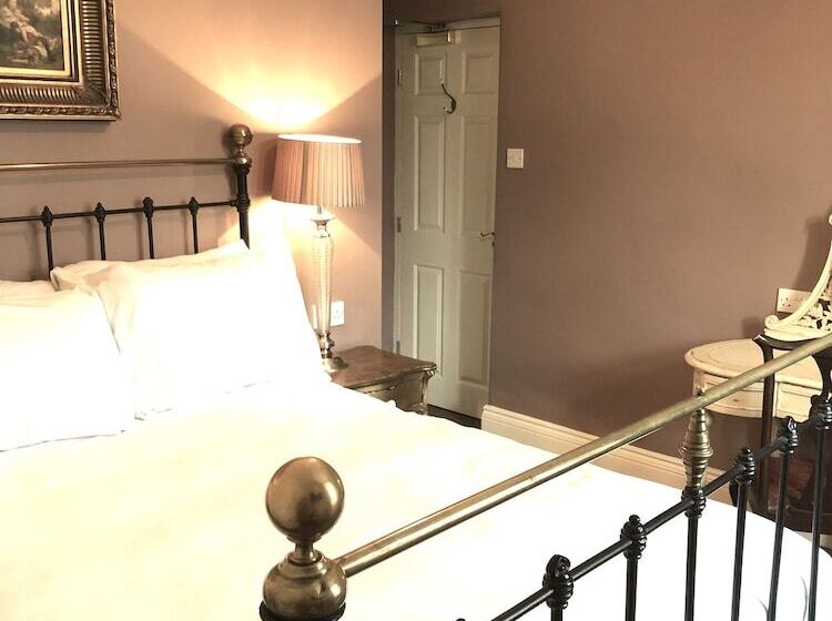 Хостел The Wheatsheaf