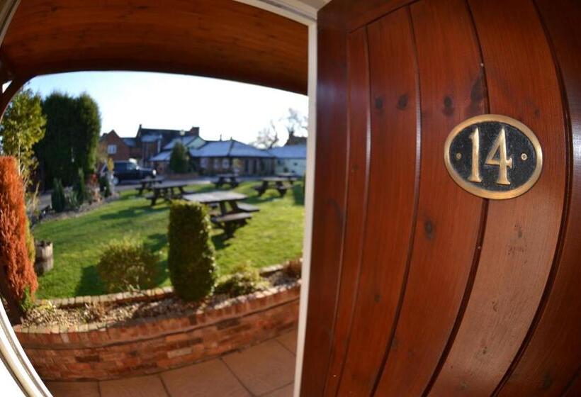 Отель The Royal Arms