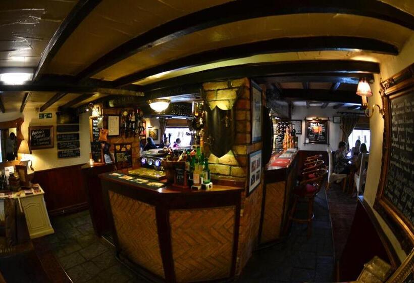 Отель The Royal Arms