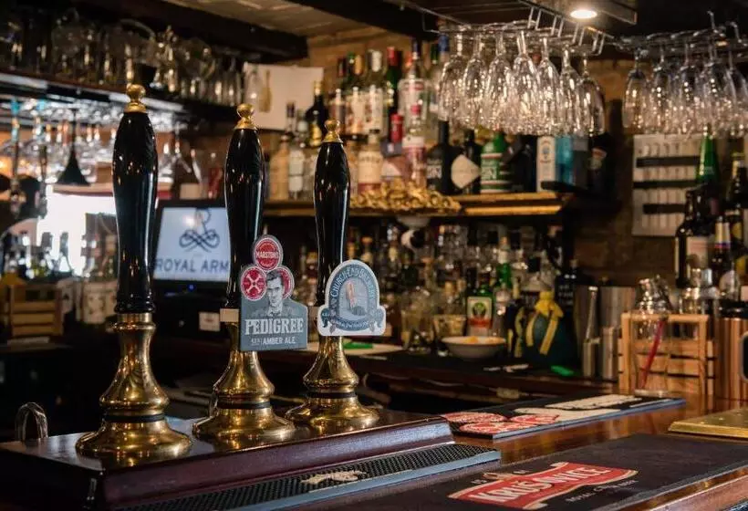 ホテル The Royal Arms