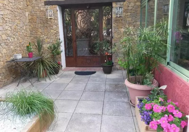 Majatalo Les Mayombes