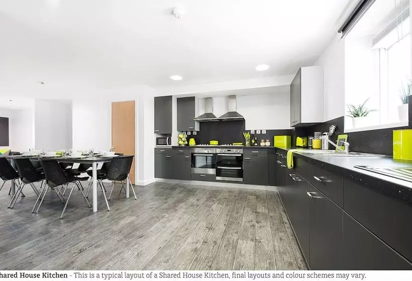 هاستل Crescent Place Campus Accommodation
