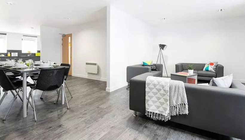 هاستل Crescent Place Campus Accommodation