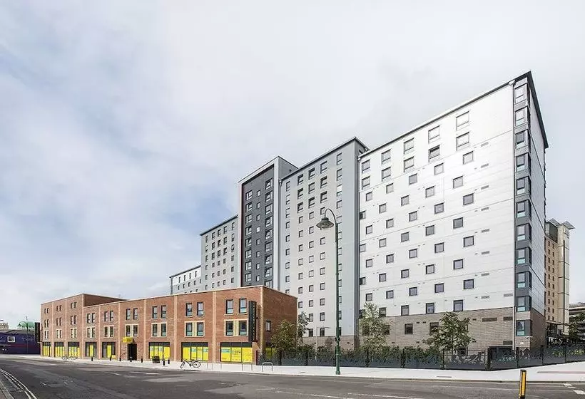 هاستل Crescent Place Campus Accommodation