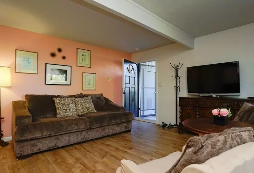 At Marbella Lane   Flamingo Lady, Sfo