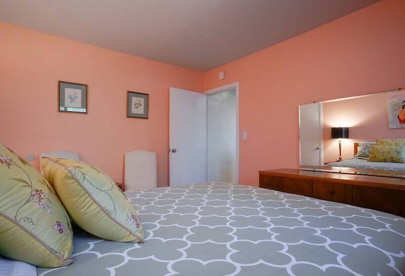 At Marbella Lane Flamingo Lady, Sfo