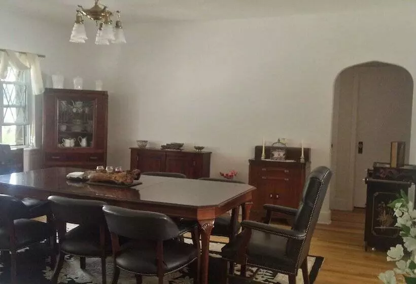 ホテル Maurrocks Bed & Breakfast