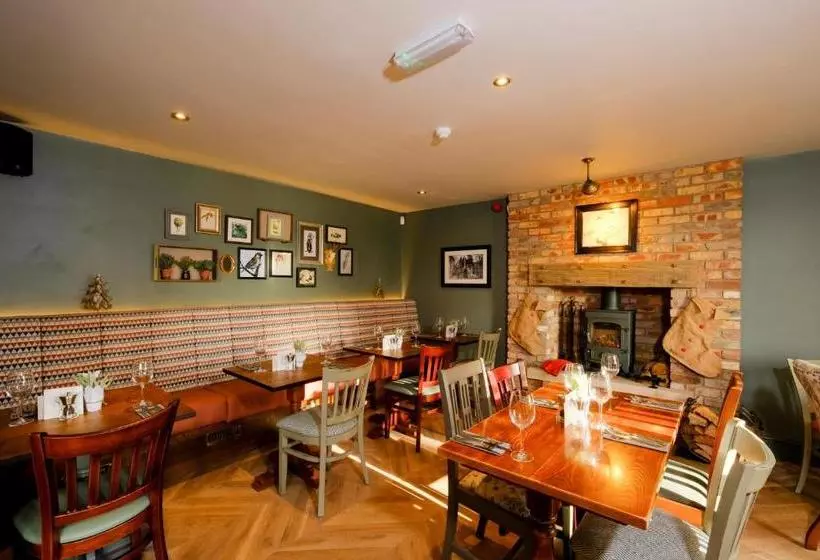 Hotelli The Saracens Head