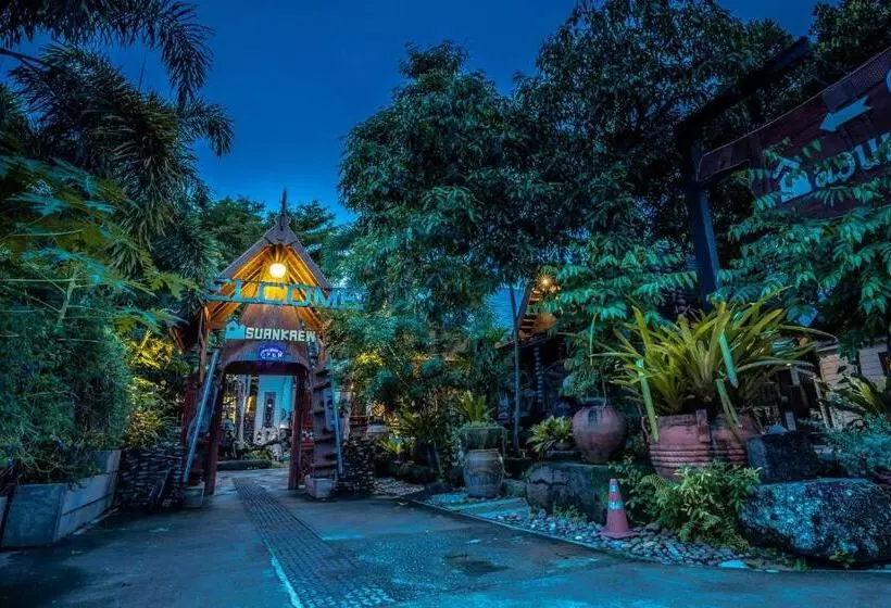 Hotelli Suankaew Art Cottage