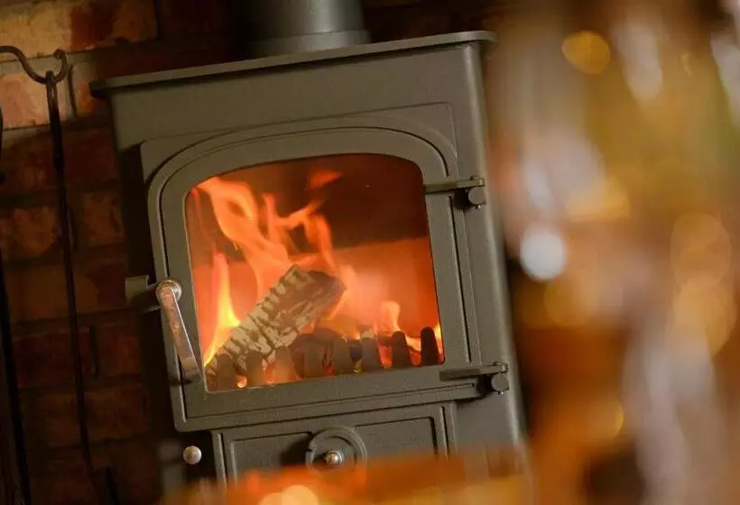 Hotelli The Saracens Head