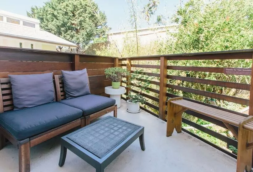 Inn At Moonlight Beach