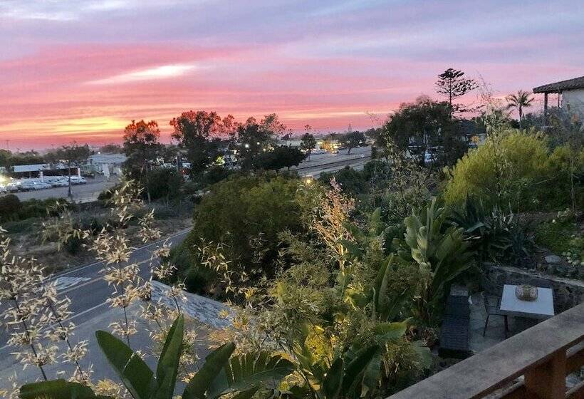 Inn At Moonlight Beach