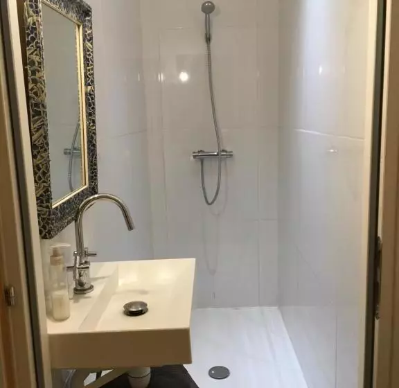 Majatalo Homes D Opale, Caroline