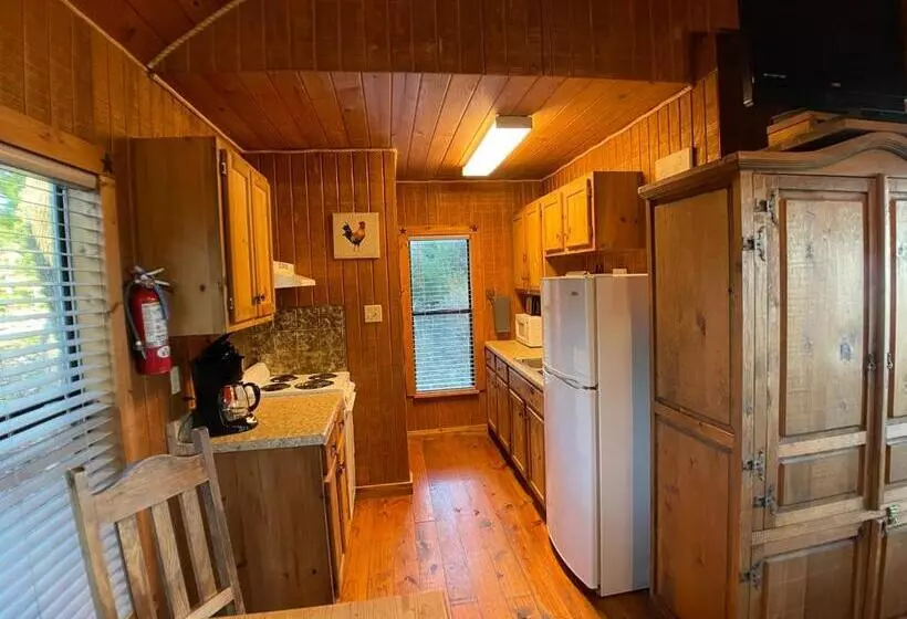 Walnut Canyon Cabins