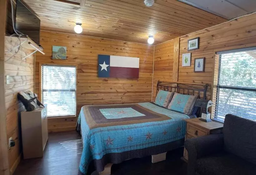 Walnut Canyon Cabins