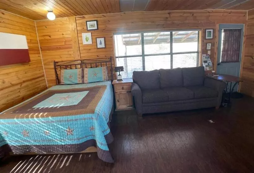 Walnut Canyon Cabins