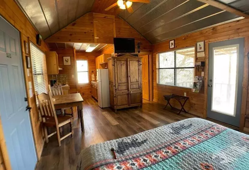 Walnut Canyon Cabins
