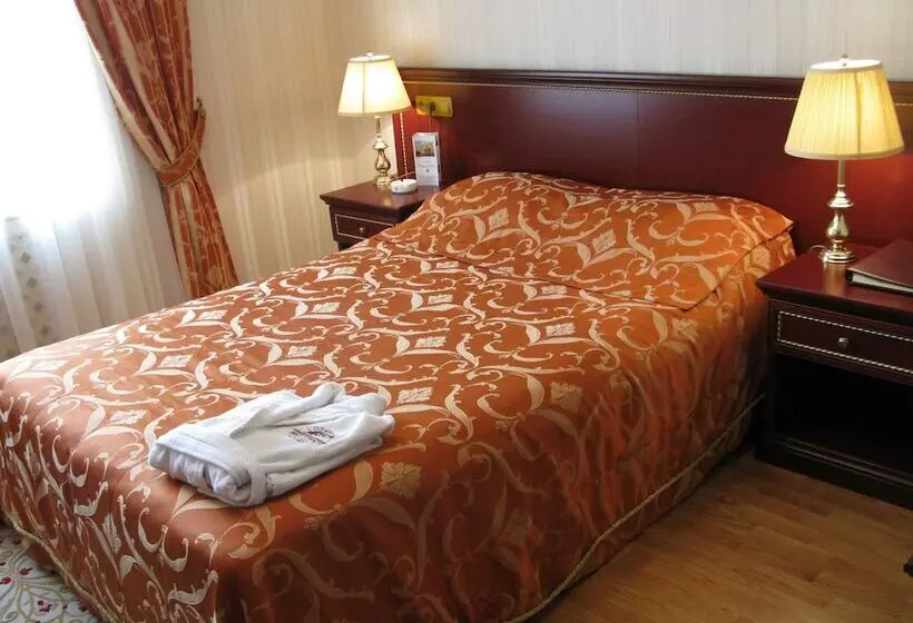 هتل Intourist Stavropol