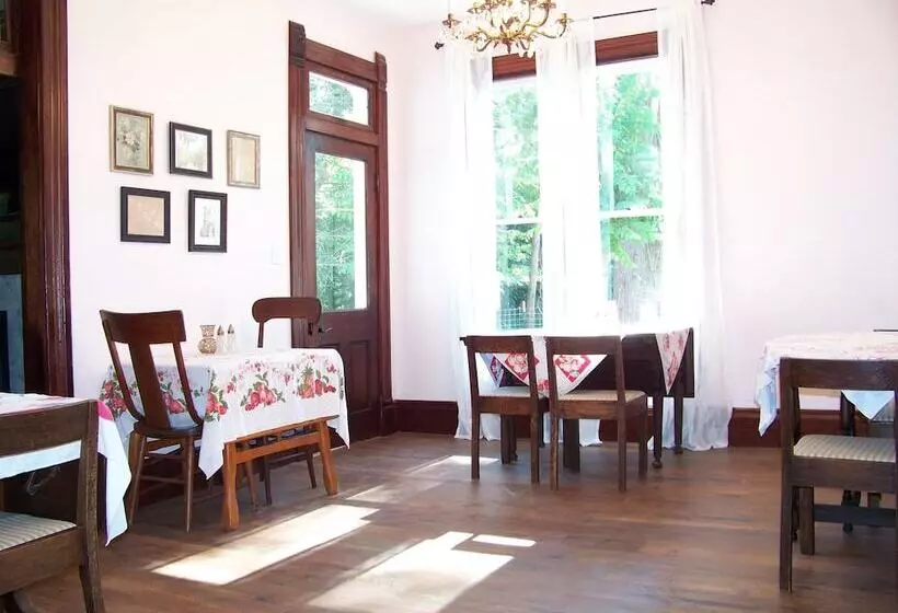 تختخواب و صبحانه The Beaumont House