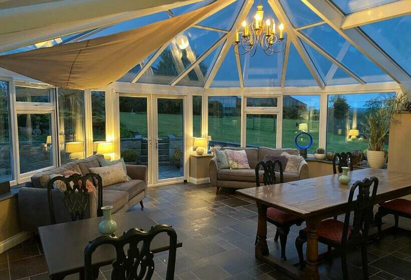 צימר Treveighan Farmhouse