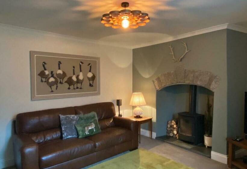 צימר Treveighan Farmhouse