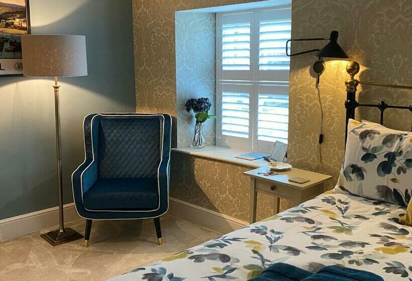 צימר Treveighan Farmhouse