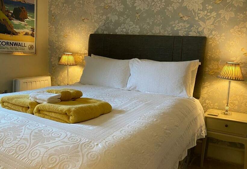 צימר Treveighan Farmhouse