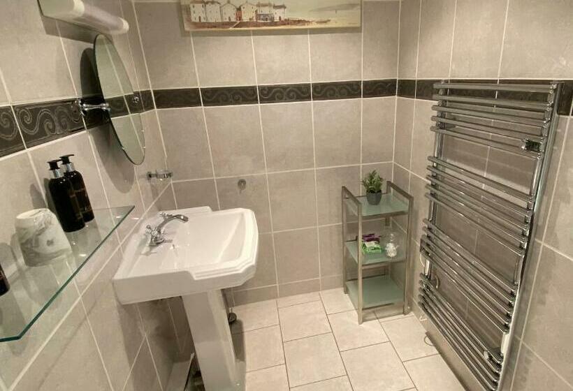 צימר Treveighan Farmhouse