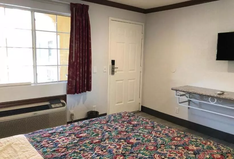 ホテル Starlight Inn, Valley Blvd   Downtown La