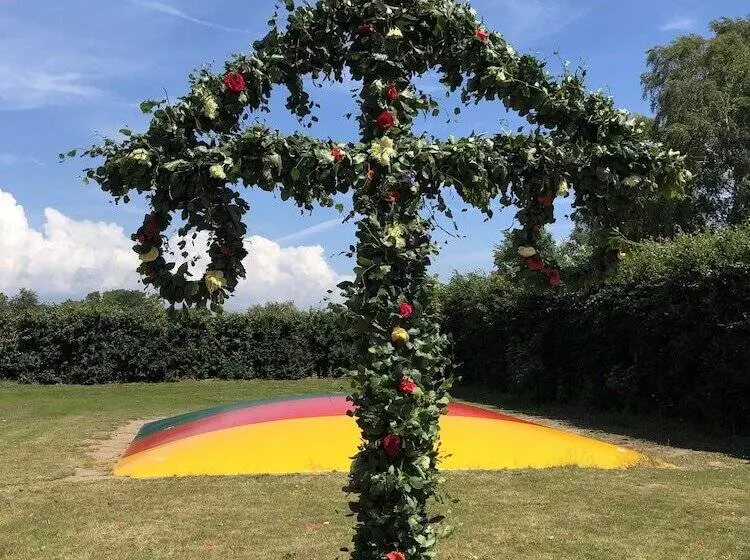 Mälarhusen Semesterby österlen   Stugor & Gårdssviter