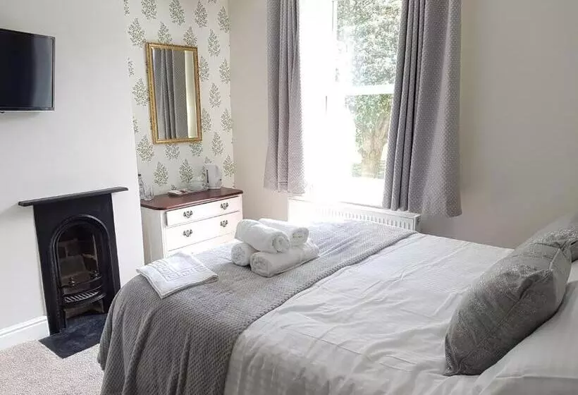 پانسیون The Railway