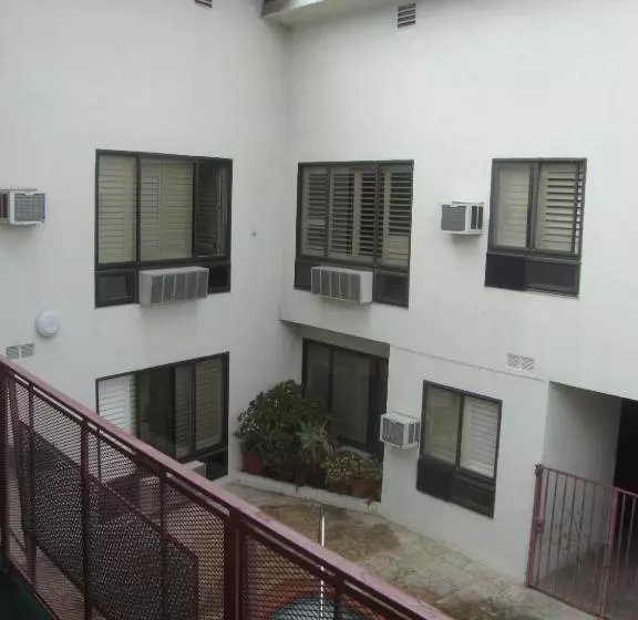 Hollywood 7 Star Motel