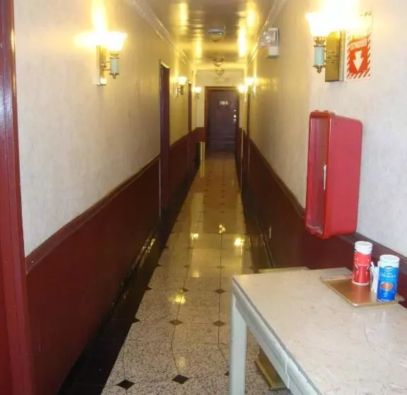 Hollywood 7 Star Motel