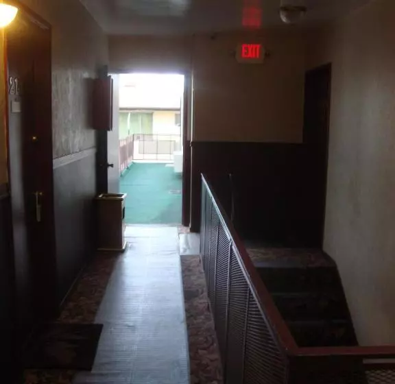 Hollywood 7 Star Motel