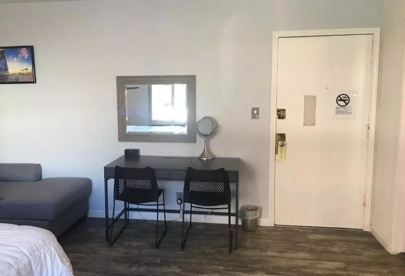 Hollywood 7 Star Motel