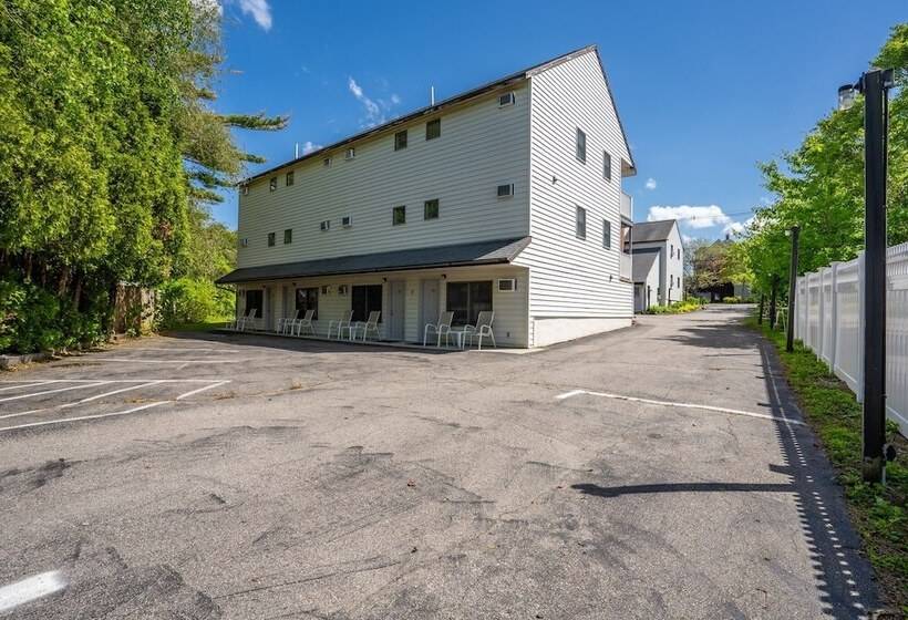 ホテル The Lighthouse Inn & Suites