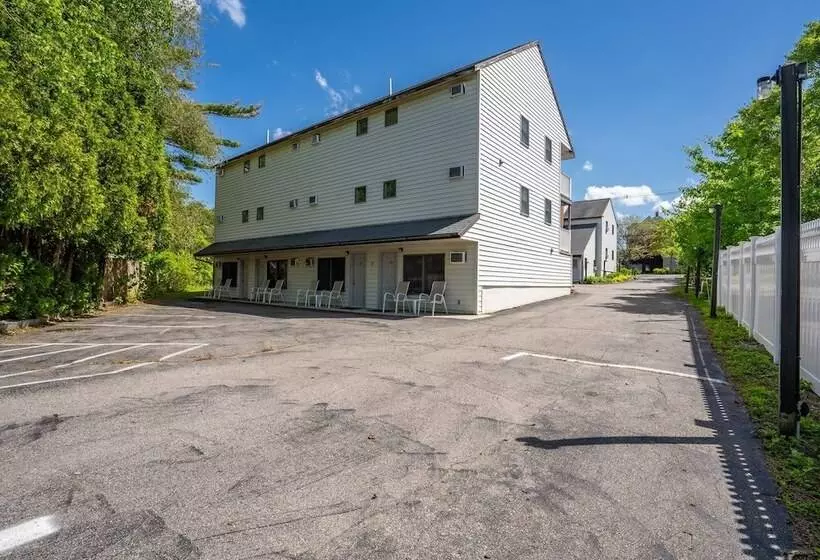 Hotelli The Lighthouse Inn & Suites