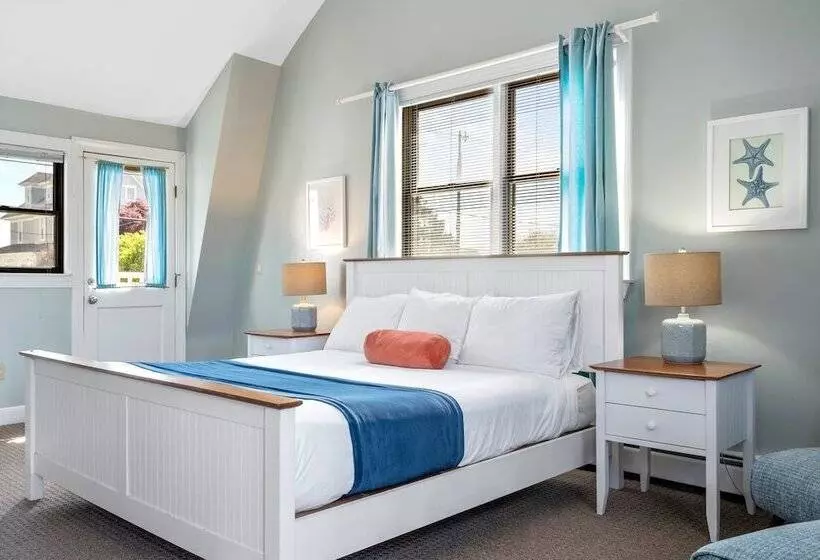 Hotelli The Lighthouse Inn & Suites