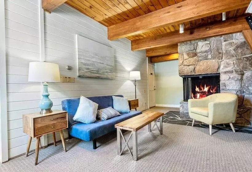 Hotelli The Lighthouse Inn & Suites