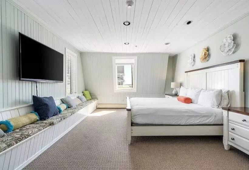 Hotelli The Lighthouse Inn & Suites