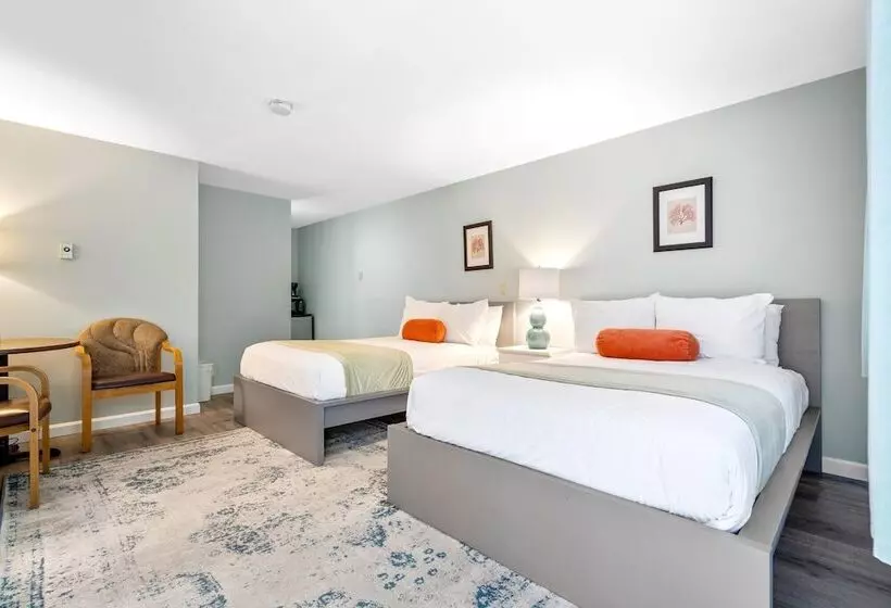 Hotelli The Lighthouse Inn & Suites