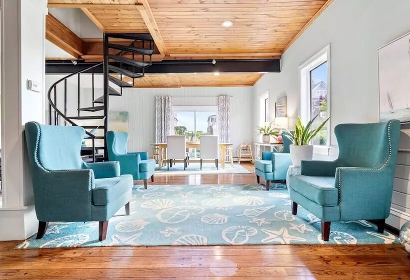 Hotelli The Lighthouse Inn & Suites