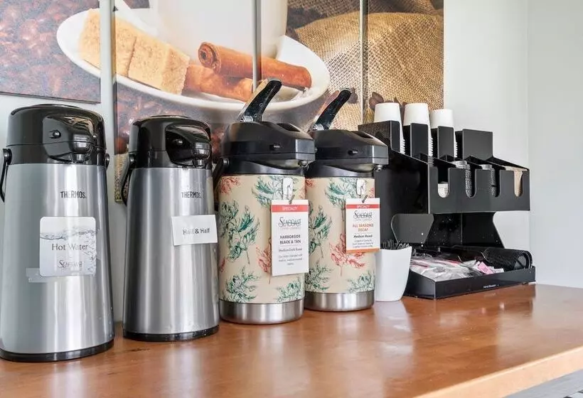 Hotelli The Lighthouse Inn & Suites