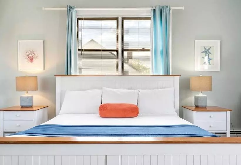 Hotelli The Lighthouse Inn & Suites