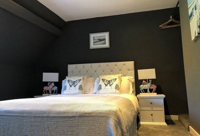 Old Fleece Apartments