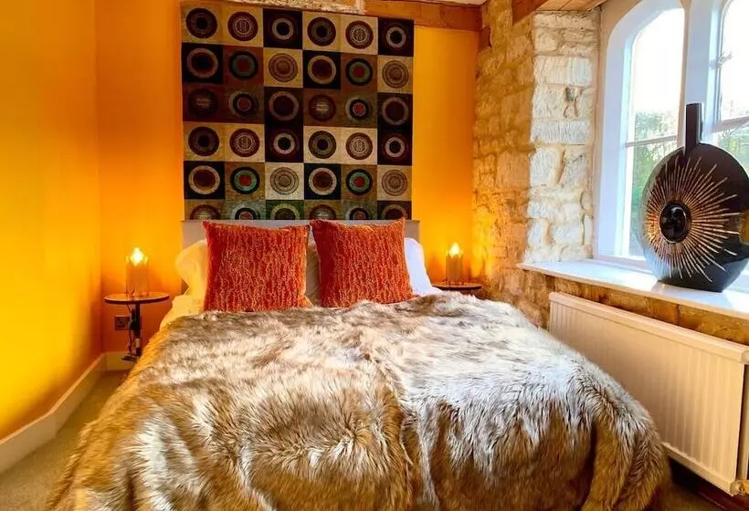 Old Fleece Apartments