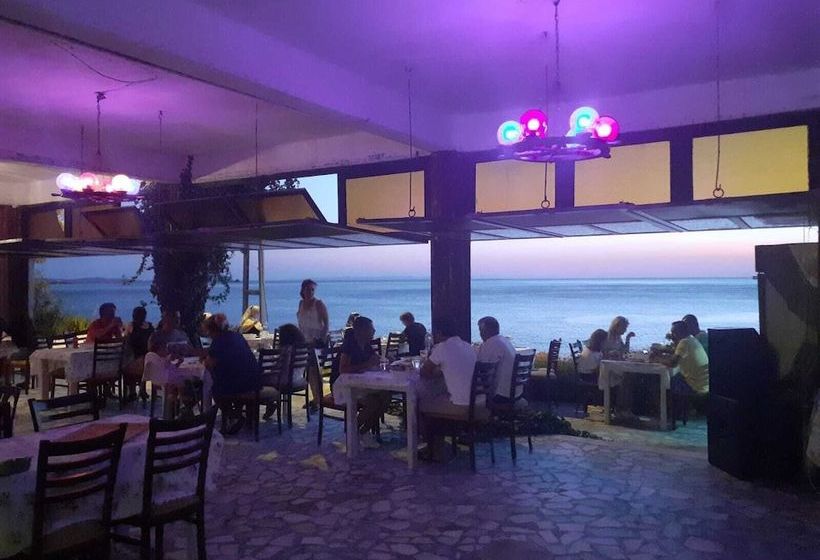 リゾートホテル Elisa Tatil Koyu