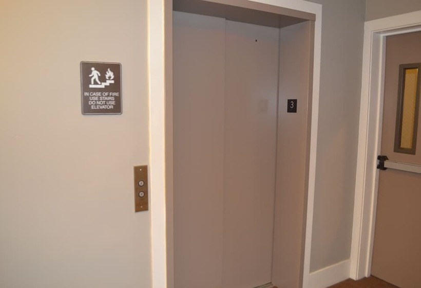 Seaport Signal Building By Vacasa