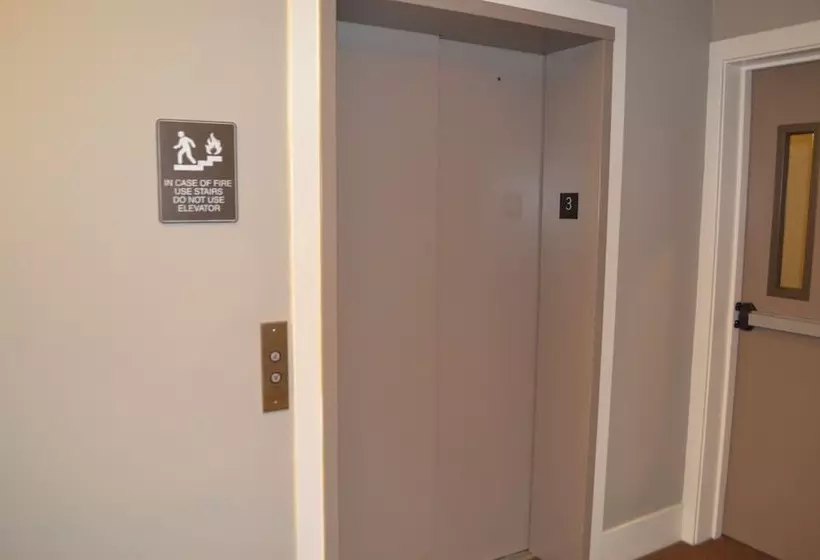 Seaport Signal Building By Vacasa