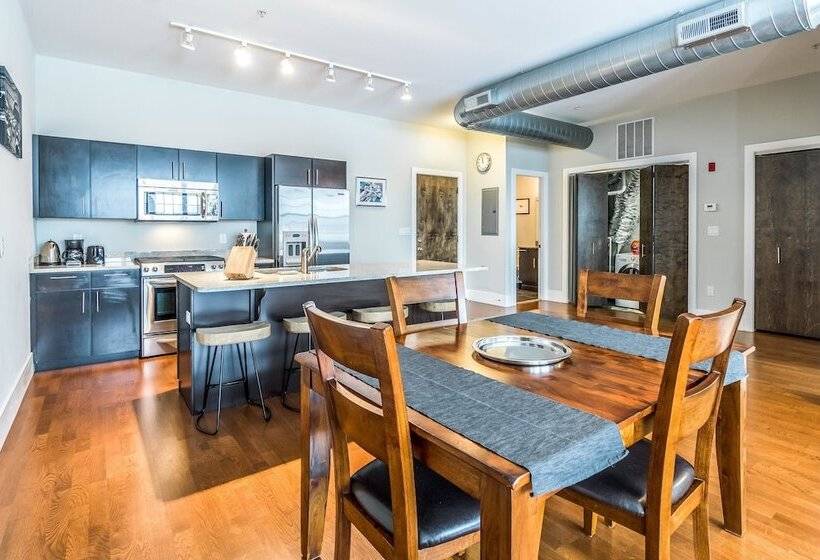 Seaport Signal Building By Vacasa